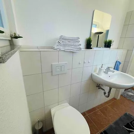 Schoenes Bungalow, Check-in Kontaktlos, Zentral *