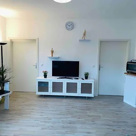 Schoenes Bungalow, Check-in Kontaktlos, Zentral Apartment