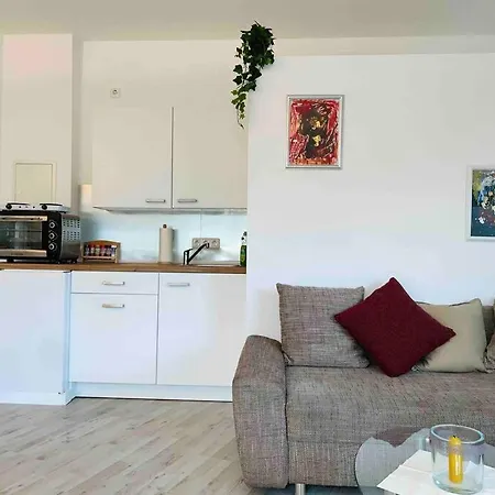 Schoenes Bungalow, Check-in Kontaktlos, Zentral *
